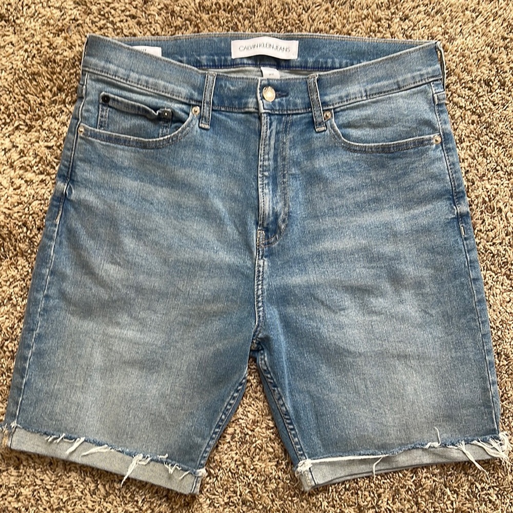 Calvin Klein Cut-Off Shorts 32